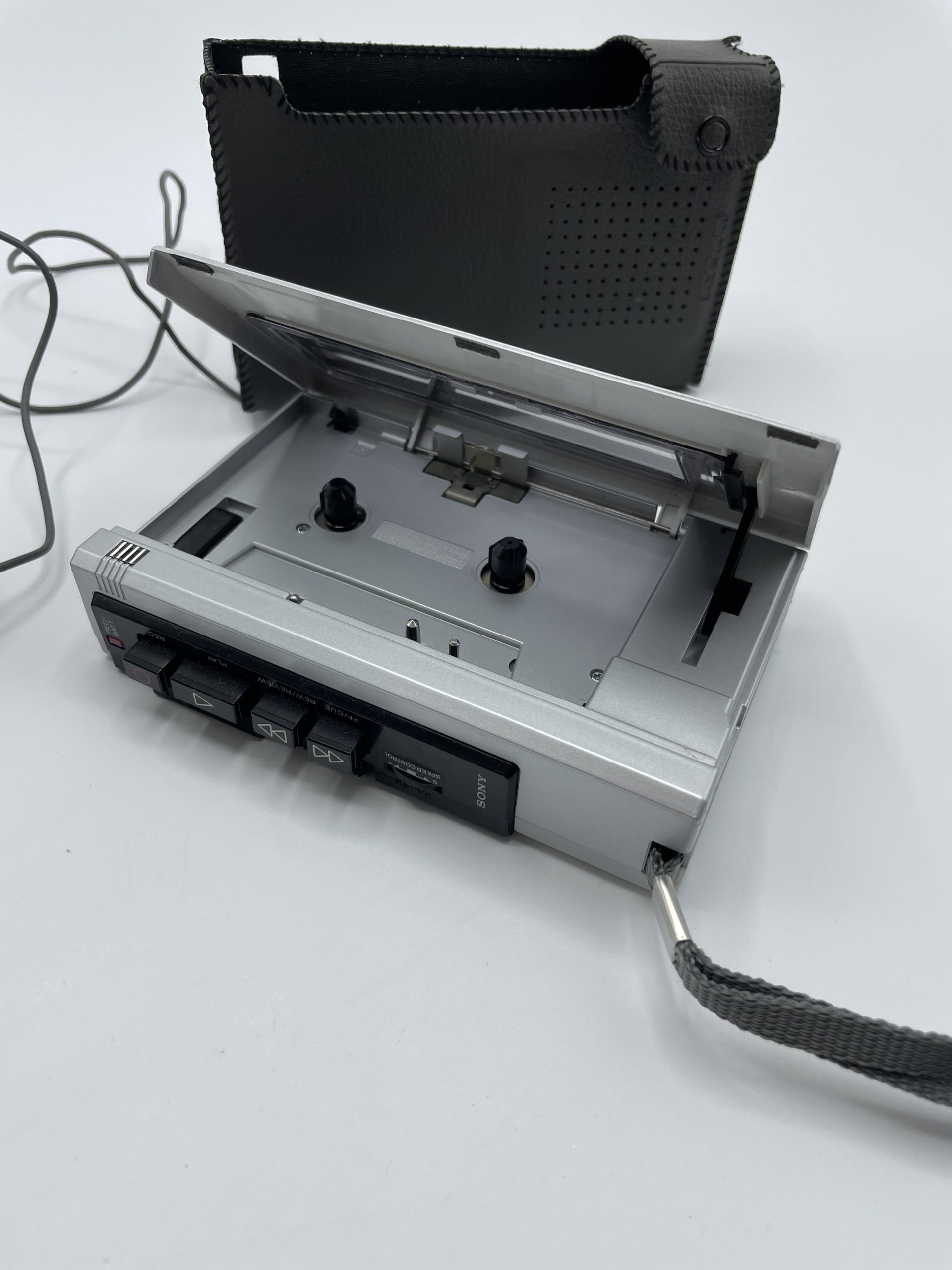 Lecteur et enregistreur cassette walkman avec micro interview vintage SONY  - Ressourcerie Histoires Sans Fin