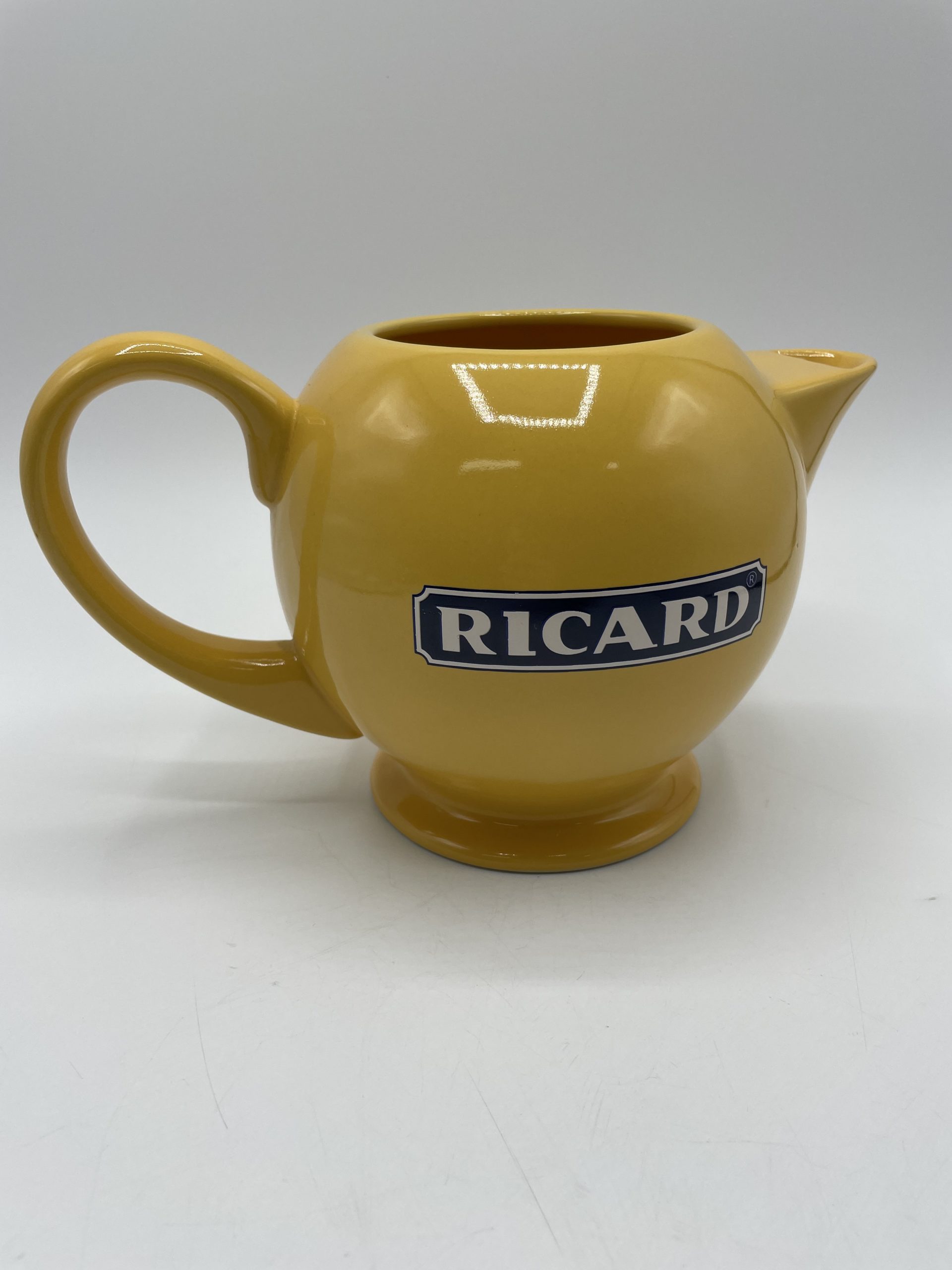 Pichet émail jaune vintage RICARD - Ressourcerie Histoires Sans Fin