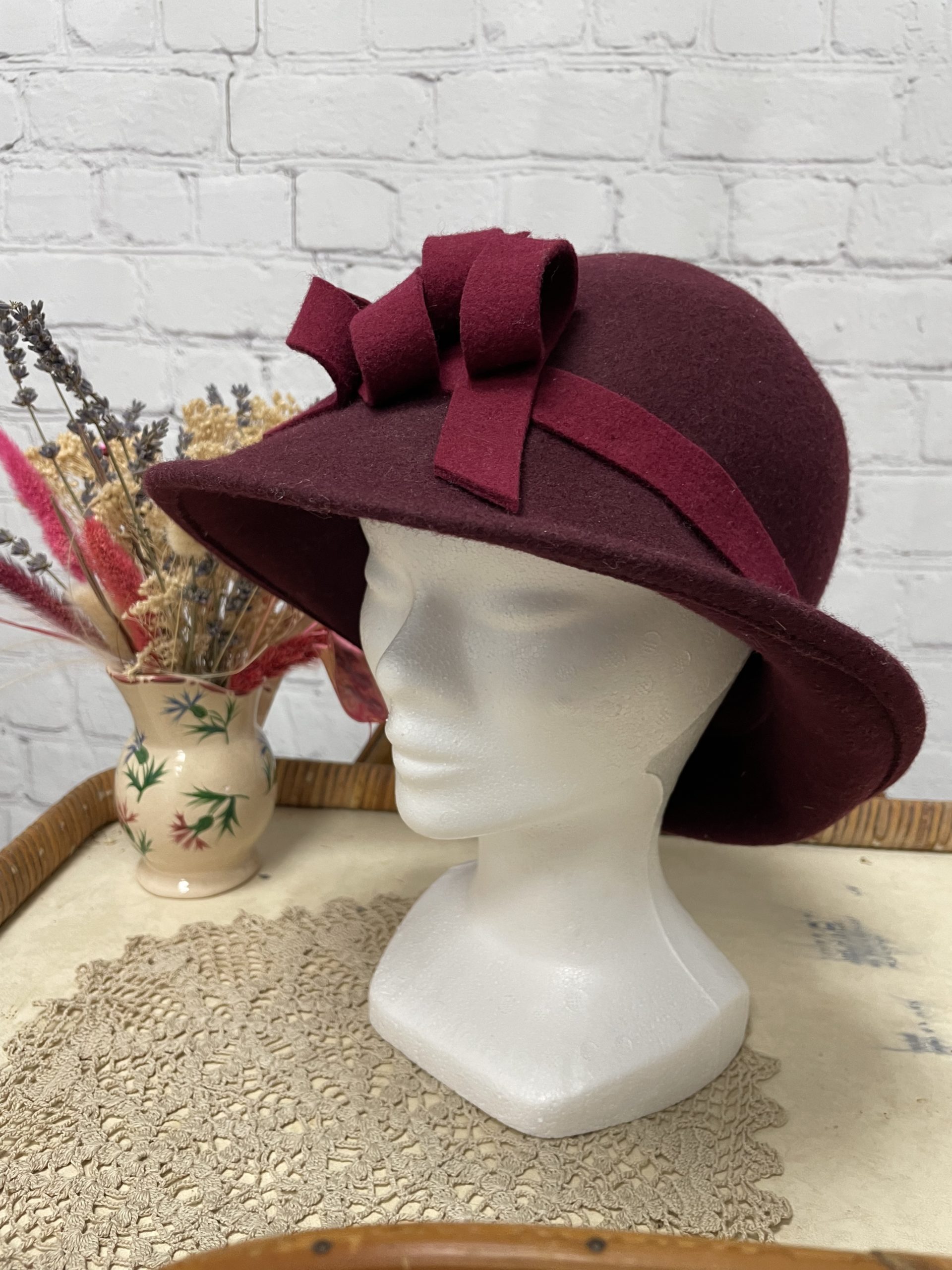 Large choix de chapeaux pour femme en feutre de laine. Taille réglable pour  s'ajuster au mieux. — Red Macchiato
