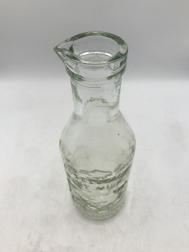 Ancienne bouteille en verre de lait