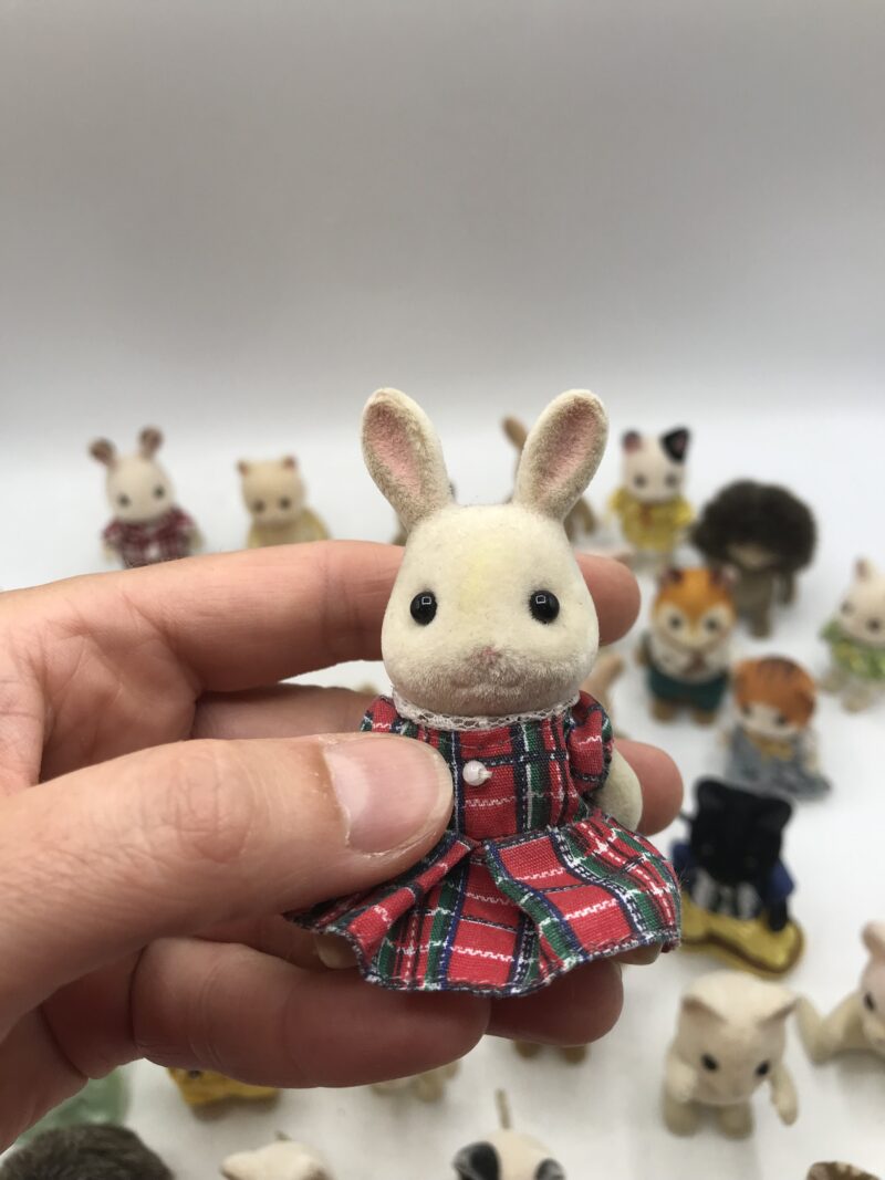 Lot de 47 figurines Sylvanian