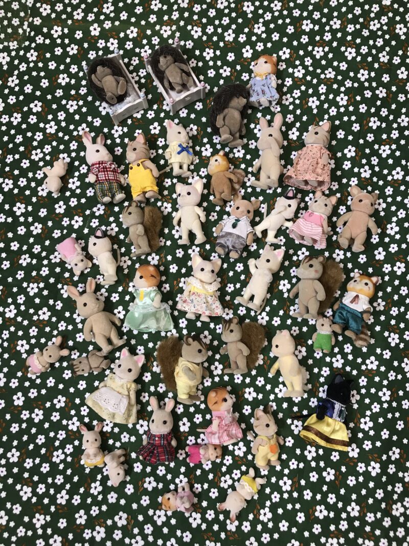 Lot de 47 figurines Sylvanian