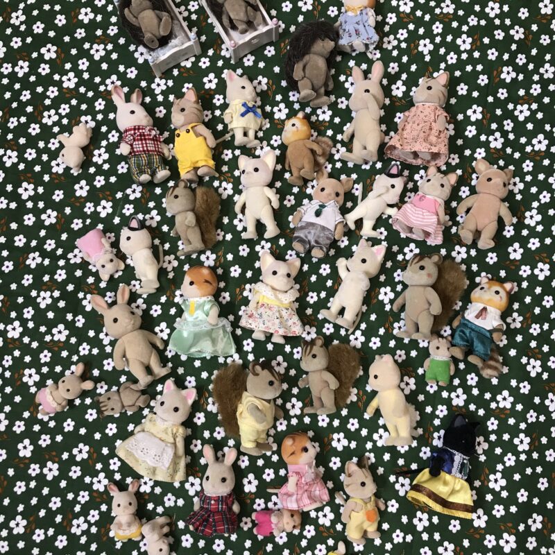 Lot de 47 figurines Sylvanian
