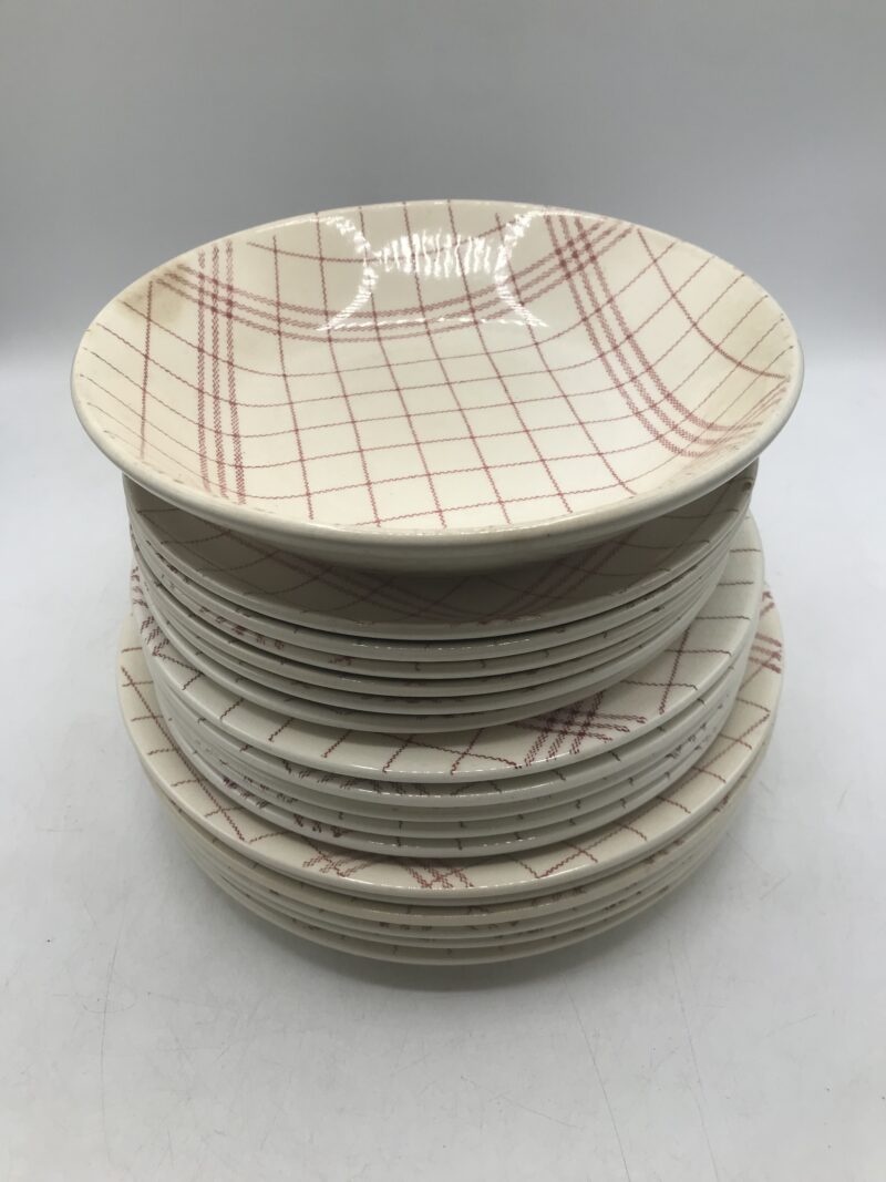 service assiettes Gien torchon rouge et blanc vintage