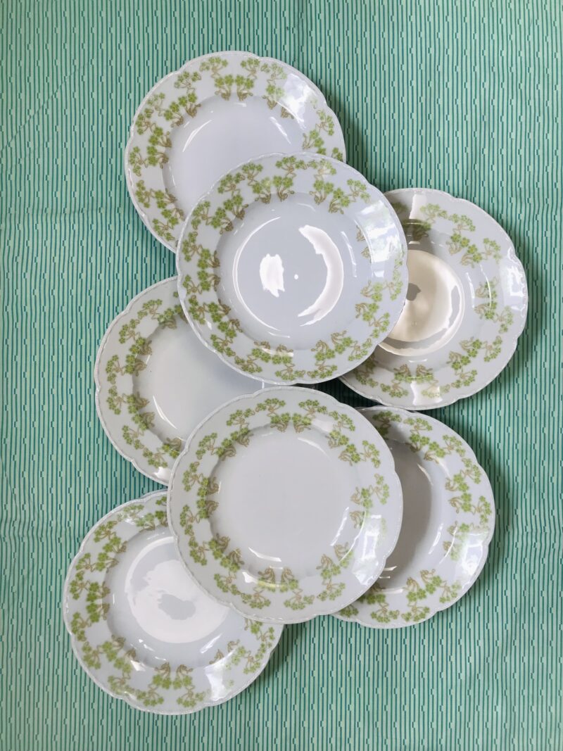 12 assiettes creuses porcelaine de Limoges à fleurs vertes vintage