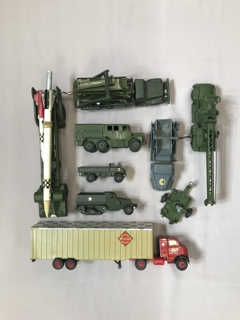 Lot de 8 voitures militaires Dinky toys