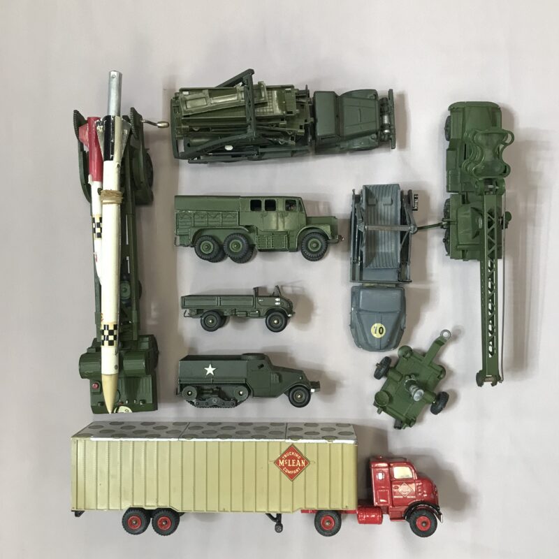 Lot de 8 voitures militaires Dinky toys