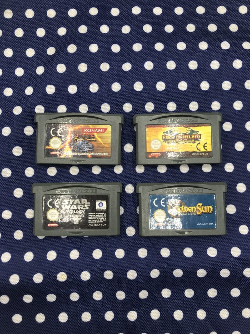 Lot de 4 cartouches de jeux GAME BOY ADVANCE