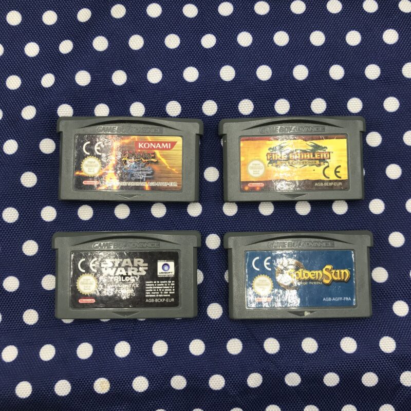 Lot de 4 cartouches de jeux GAME BOY ADVANCE