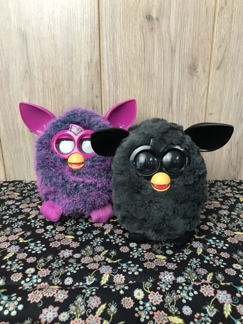 Duo de FURBY vintage de 2012 un noir un rose