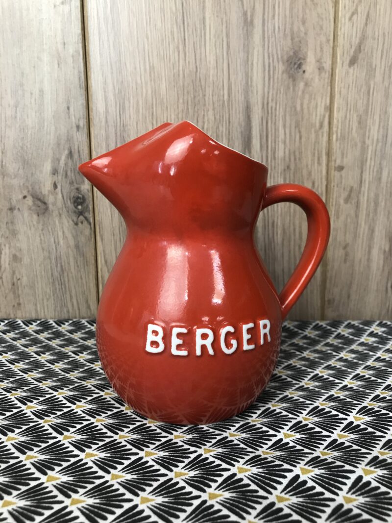 Pichet rouge vintage berger