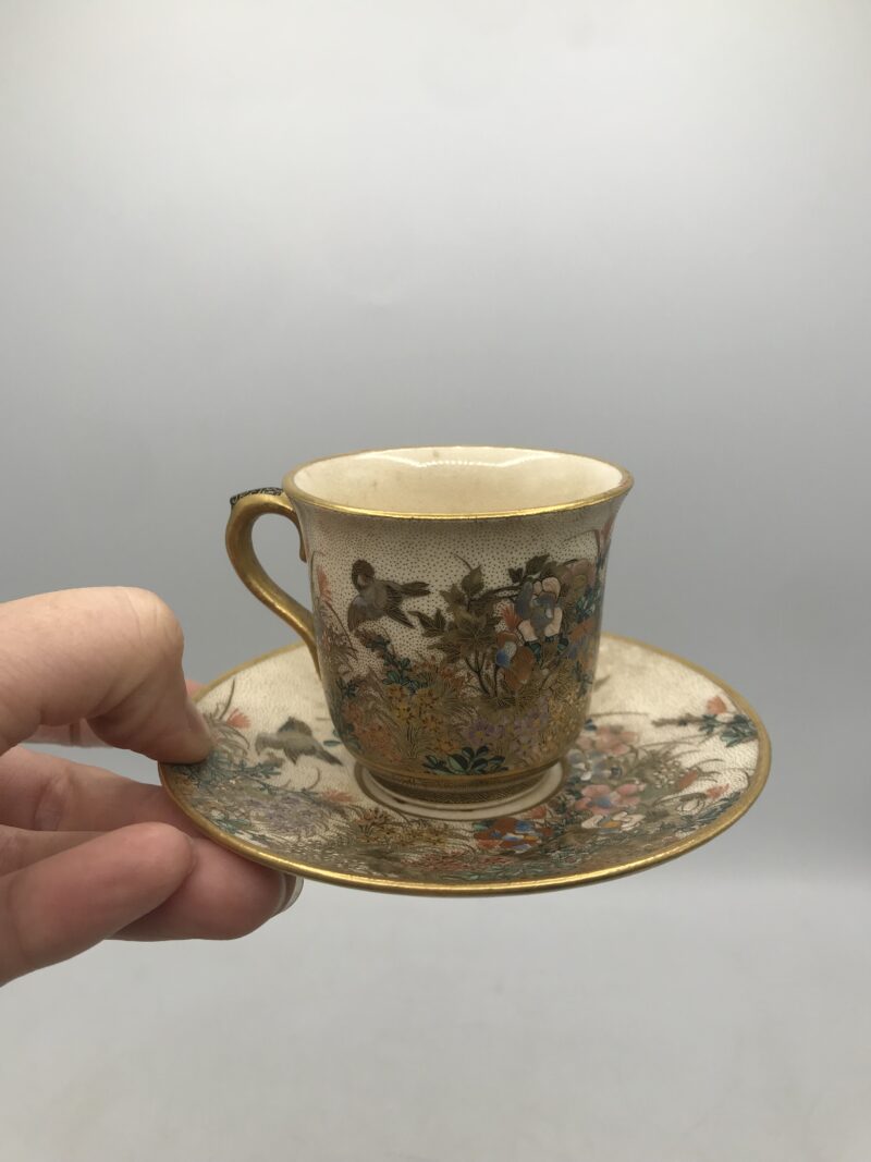 tasse et sous tasse satsuma japonaise motifs fleurs et hirondelles