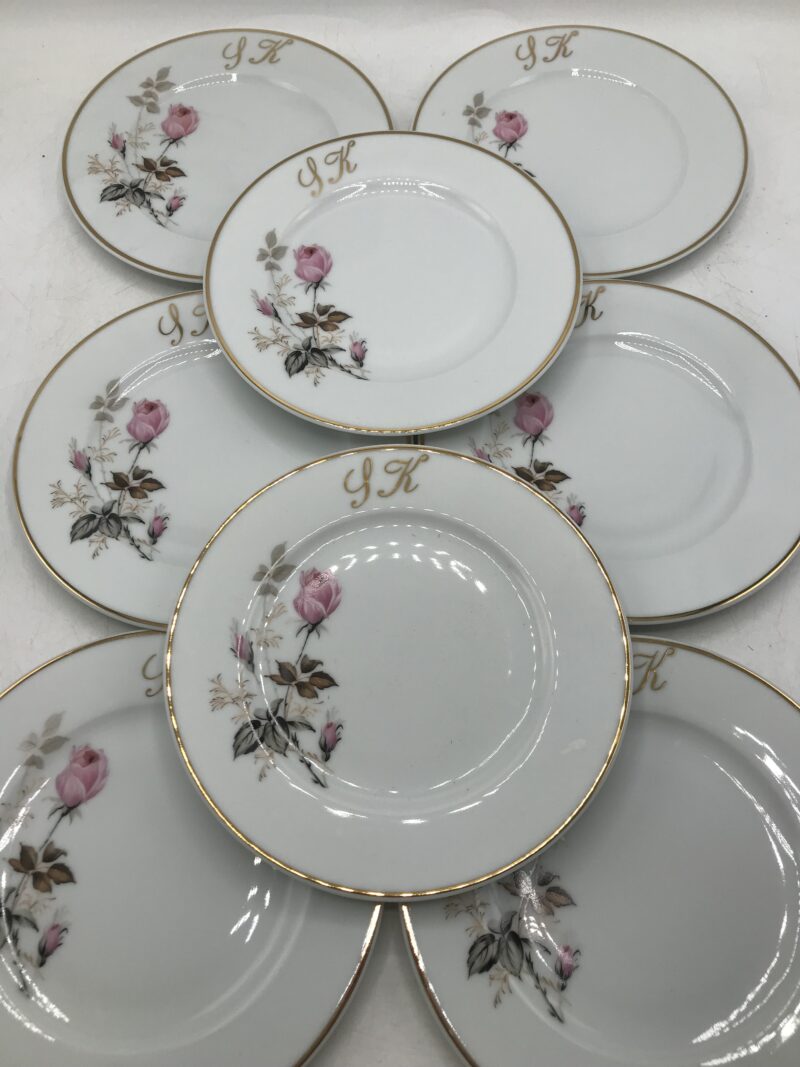 Lot 12 petites assiettes monogrammes SK