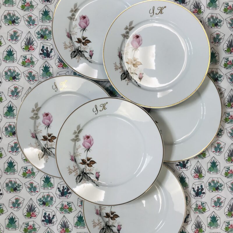 Lot 10 assiettes monogrammes SK