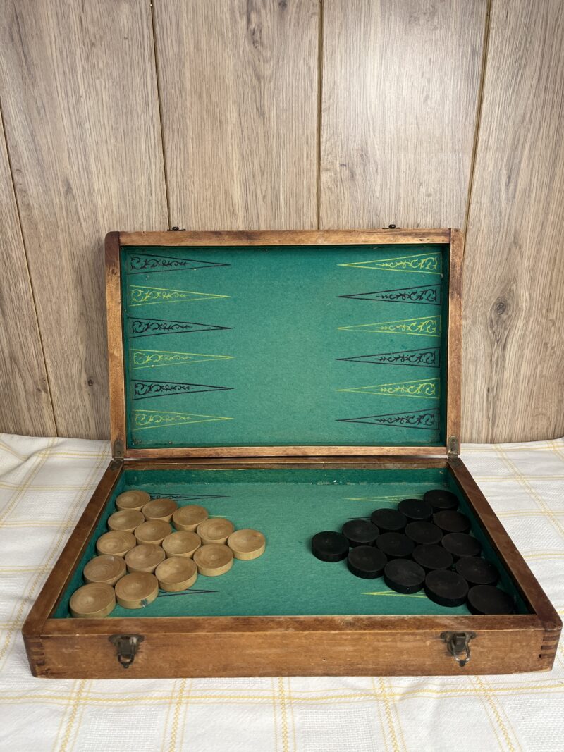 Jeu ancien dames et backgammon