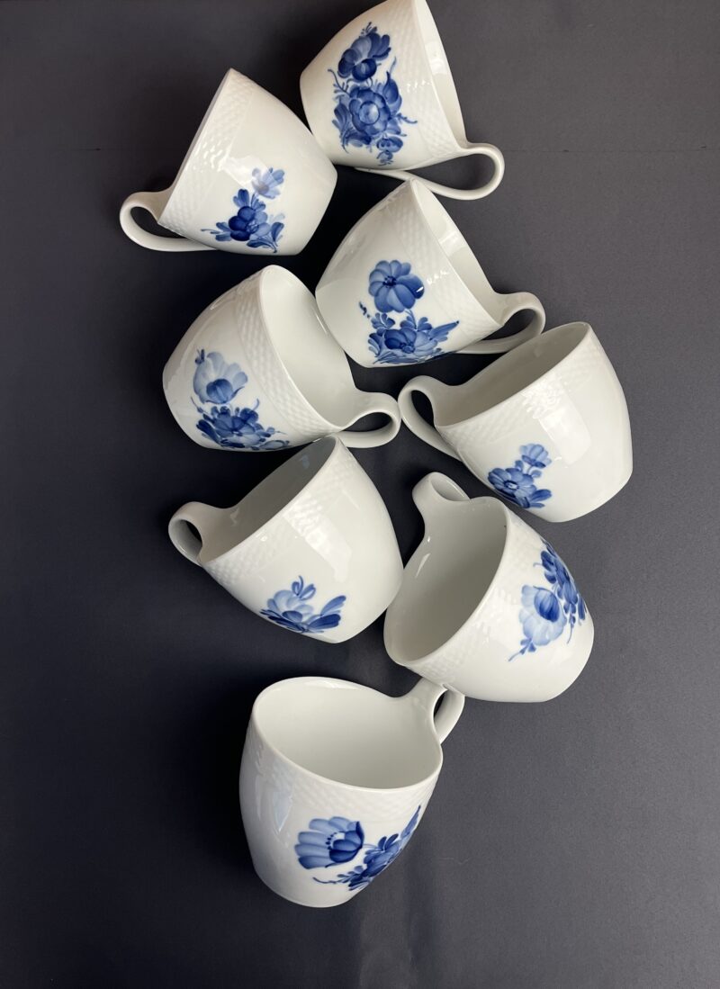 Lot de 8 tasses "fleurs bleues" Royal Copenhagen