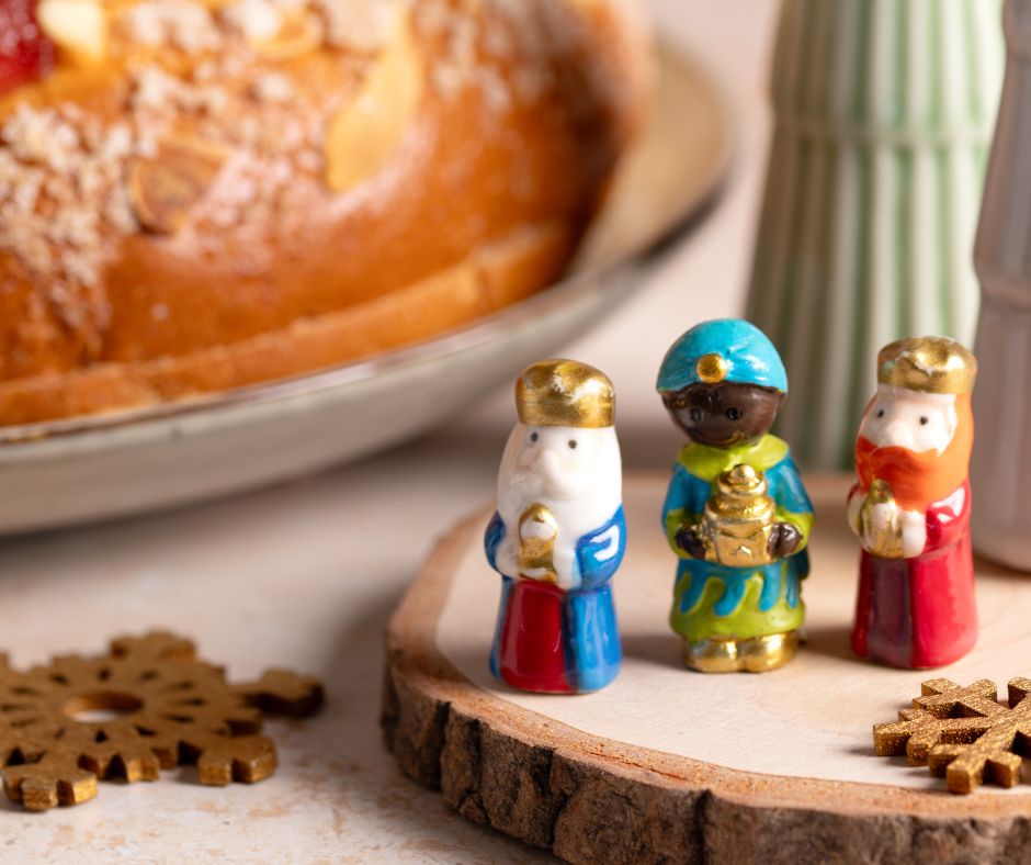 Brioche des rois en provence, tradition provençale au moment de l'épiphanie le 6 janvier Traditions de janvier, galette des rois en Provence et seconde main