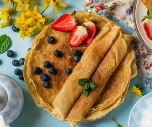 Crêpes délicieuses pour fêter la fête de la chandeleur Chandeleur et décoration vintage